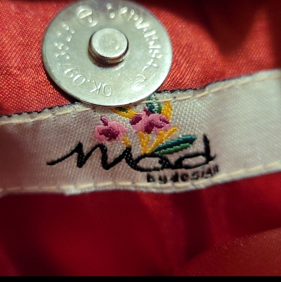 Mod By Design 3 dimensional flower purse in red - Picture 3 of 6